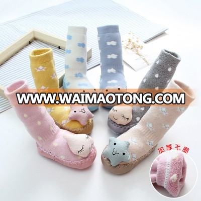 2017 Low MOQ Wholesale Anti Slip animal baby shoe socks with rubber sole